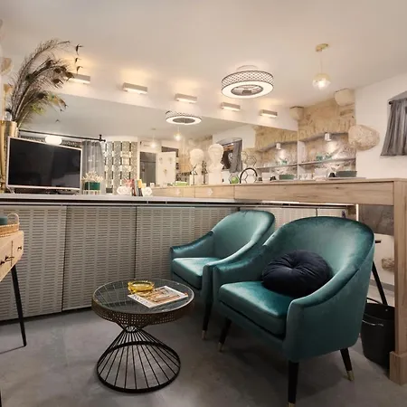 Studio Nest - City Center 아파트 마카르스카