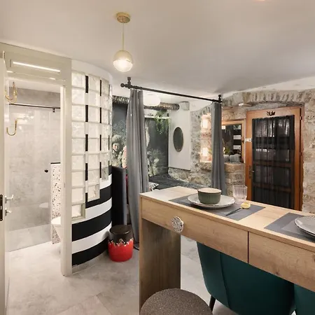 Studio Nest - City Center 마카르스카
